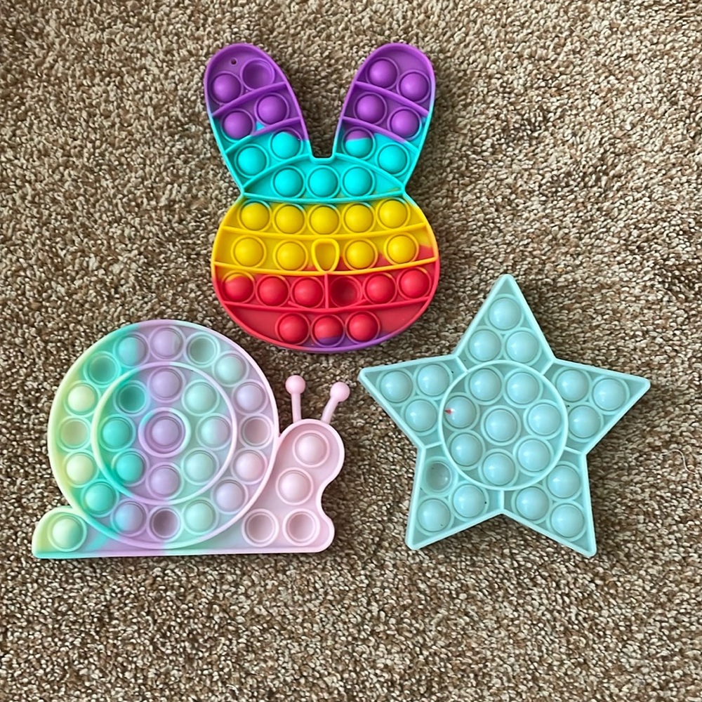 3 Plastic Fidgets